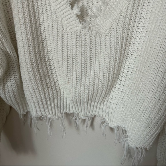 Zaful Distressed White Knit Sweater - Picture 4 of 5